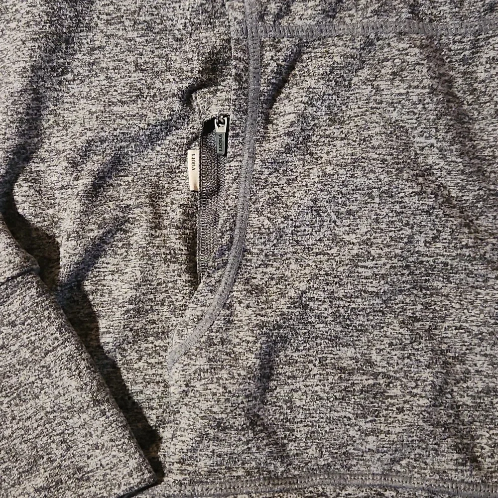 🆕 Vuori Halo Performance Hoodie 2.0 in Heather Grey Size L - Picture 3 of 6